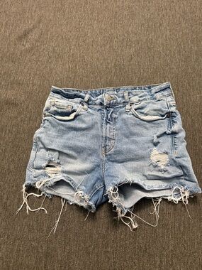 Light old Navy women’s  Blue Distressed Denim Women's Shorts size 8